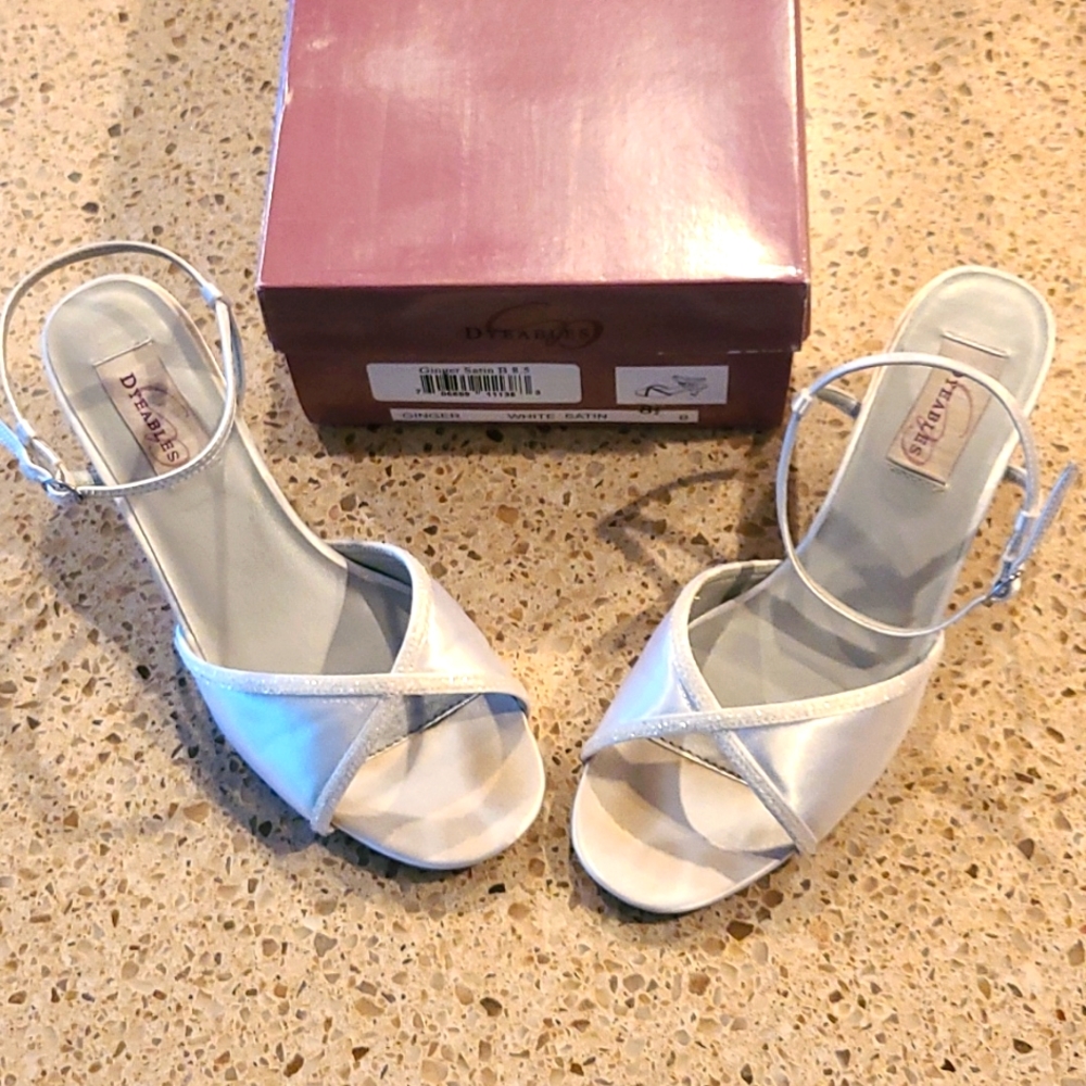 Womens size 8.5 B Dyeables white satin shoes